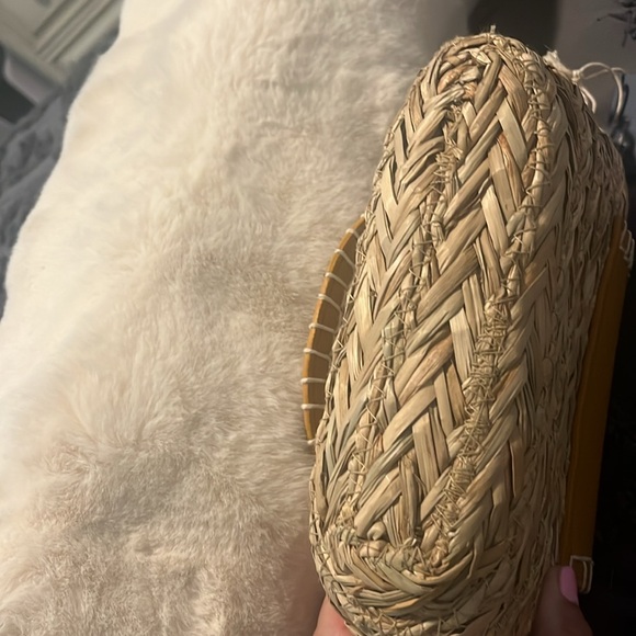 Universal Thread Yellow and Tan Crossbody Bag with straw weave. NWT! - Picture 5 of 9